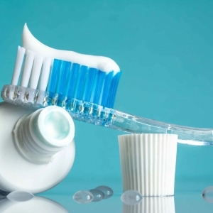 قبل اختراع المعجون.. كيف نجح القدماء في تنظيف أسنانهم؟