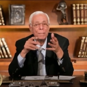 حسام موافي يحذر من تناول الصمغ العربي لعلاج النقرس: «يهدد الكلى»
