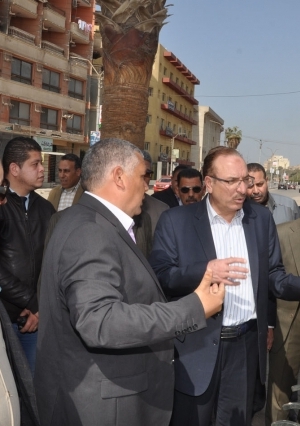 محافظ بني سويف يتفقد أعمال تجميل شارعي عبد السلام عارف وكورنيش النيل