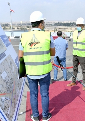 الرئيس السيسي يتفقد أعمال تطوير وتوسعة الطريق الدائري