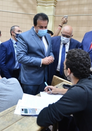 جوله وزير التعليم العالى مع رئيس جامعه القاهرة