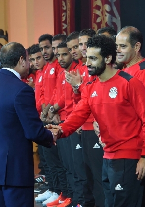 الرئيس السيسي يكرم أعضاء منتخب مصر بعد التأهل للمونديال