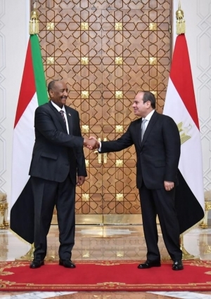 السيسي يستقبل رئيس مجلس السيادة الانتقالي السوداني