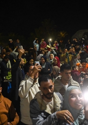 المئات يحتفلون برأس السنة في الإسكندرية