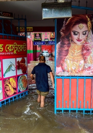 الأمطار الغزيرة تغرق بنجلاديش