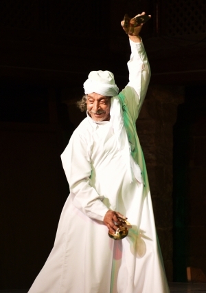 قبل ساعات من «رقصة الاعتزال».. عازف صاجات الغورية: «المسرح هيوحشني»