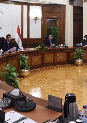 رئيس الوزراء المصري ورئيس الحكومة الأسبانية يترأسان جلسة مباحثات موسعة لتعزيز علاقات التعاون بين البلدين