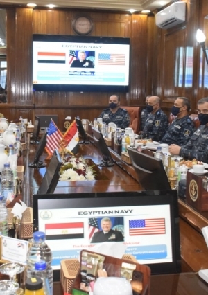 زيارة قائد القوات البحرية التابعة للقيادة المركزية الأمريكية لقيادة القوات البحرية المصرية