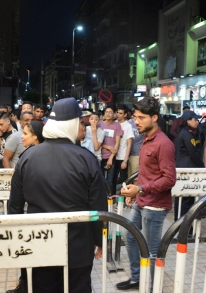 اقبال كثيف على سينمات وسط المدينة وتأمين الشرطة للمواطنين