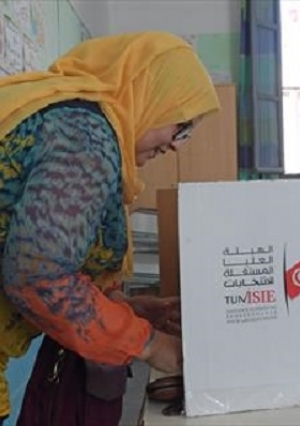 التونسيون يصوتون فى الجولة الثانية من الانتخابات الرئاسية