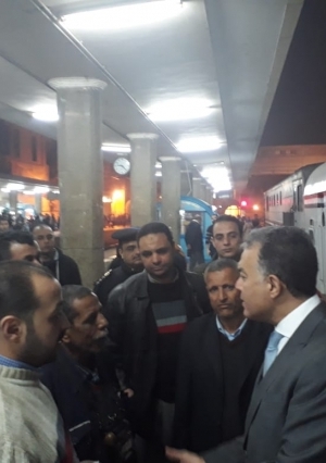 جولة تفقدية لوزير النقل في محطة مصر وعدد من محطات المترو