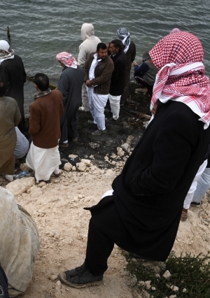 انتظار اهالي ضحايا حادث بحيرة مريوط - تصوير احمد ناجي دراز