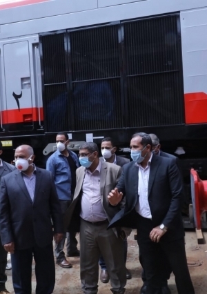 وزير النقل يشهد وصول 20 جرار سكة حديد جديدة  إلى ميناء الإسكندرية