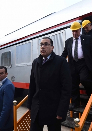 رئيس الوزراء يزور مصنع مهمات السكك الحديدية سيماف