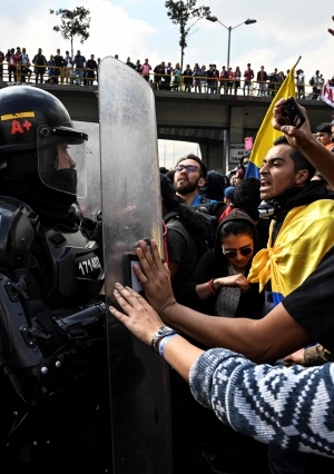 مظاهرات طلابية في كولومبيا للمطالبة بزيادة ميزانية التعليم العالي