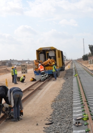 وزير النقل يتابع معدلات تنفيذ مشروعي القطار الكهربائي