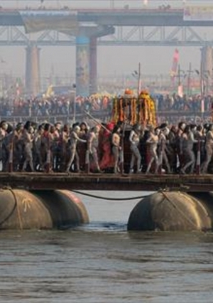 أكثر من مليون هندي يغتسلون من خطاياهم في نهر غانغس