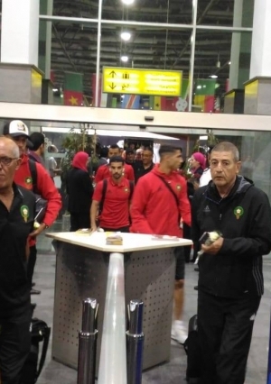 مطار القاهرة الدولي يستقبل منتخب المغرب بالورود