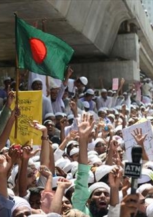أكثر من 20 ألف من البنجلادشيين المتشددين يتظاهرون تأييدا للروهينجا