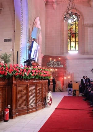 كبار رجال الدولة وعدد من الشخصيات العامة في احتفال الطائفة الإنجيلية بعيد الميلاد بكنيسة قصر الدوبارة بوسط القاهرة