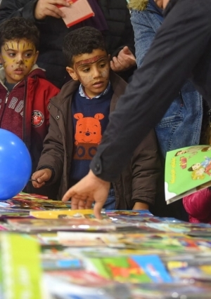 لا خوف على جيل يقرأ.. بهجة على وجوه الأطفال في معرض القاهرة الدولي للكتاب تصوير: محمود عبدالغني