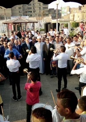 على انغام المزمار والتنورة أهالي بني سويف يحتفلون بالعيد بمشاركة المحافظ