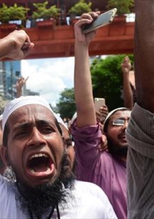 أكثر من 20 ألف من البنجلادشيين المتشددين يتظاهرون تأييدا للروهينجا