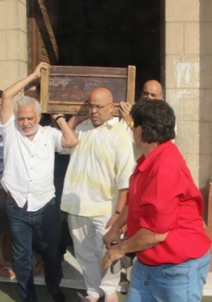 نجوم الفن يؤدون صلاة الجنازة على جثمان الفنان "محمد كامل" بمسجد السيدة نفيسة