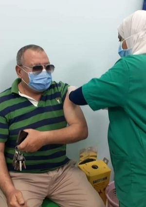 تطعيم المواطنين بلقاح كورونا بمستشفى بني سويف الجامعي