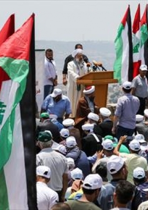 لبنانيون يحرقون علم إسرائيل في تظاهرة احتجاجية