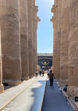 الاستعدادات النهائية لاحتفالية طريق الكباش داخل معبد الاقصر - تصوير مؤمن عشماوى