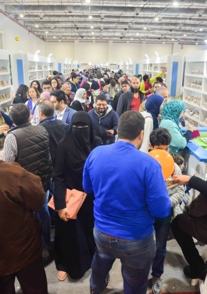 إقبال المواطنين على معرض القاهرة الدولي للكتاب