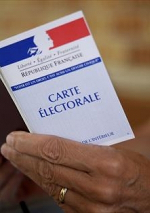 فتح مراكز الاقتراع للدورة الثانية من الانتخابات التشريعية في فرنسا