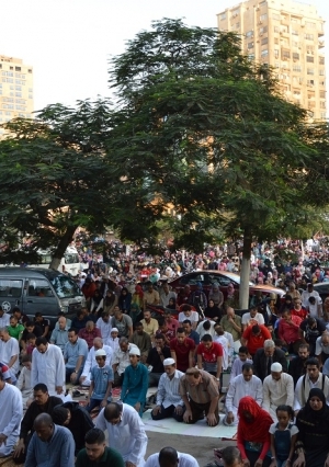 الآلاف يؤدون صلاة عيد الأضحى بمسجد مصطفى محمود