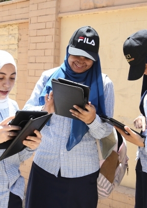 جانب من امتحانات الصف الأول الثانوي في القاهرة والمحافظات