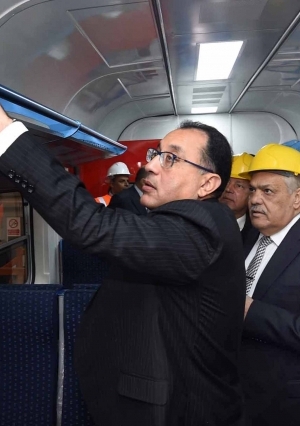 رئيس الوزراء يزور مصنع مهمات السكك الحديدية سيماف