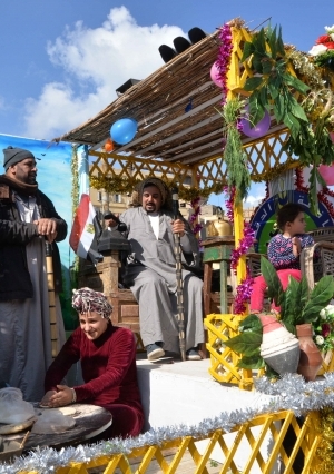 عرض سيارات الزهور فى ختام فعاليات الاحتفالات بالعيد القومى بالدقهلية