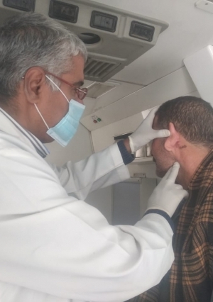 الكشف على 1102 مواطن في قافلة طبية مجانية بقرية في بني سويف