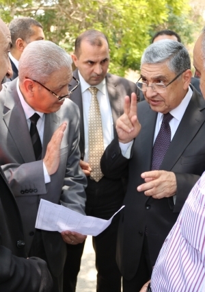 وزير الكهرباء يتفقد استاد القاهرة قبل ساعات من انطلاق أمم أفريقيا