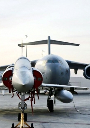 وصول قيادات عسكرية تركية إلى قطر مع مدافع وطائرات
