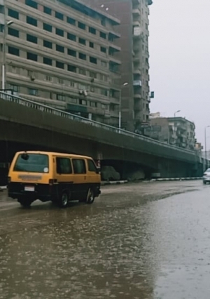 البرك والمستنقعات تغطي شوارع الغربية واستمرار هطول الأمطار الرعدية