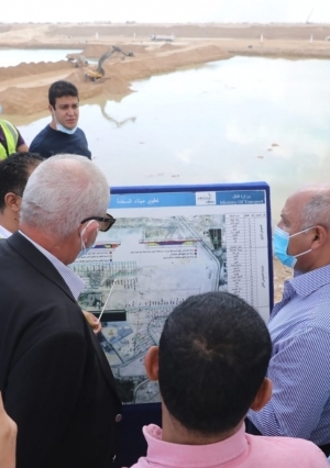 وزير النقل يتفقد مواقع العمل في مشروع استكمال أعمال تطوير ميناء العين السخنة