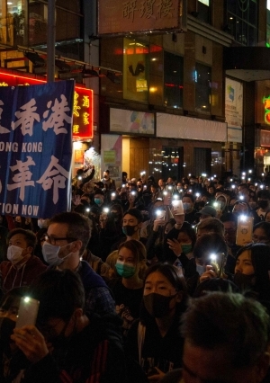 متظاهرون في "هونج كونج" يحتشدون عشية مرور 6 أشهر على بدء الاحتجاجات المناهضة للحكومة