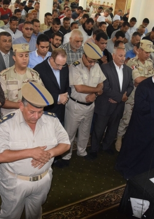 جنازة عسكرية مهيبة لشهيد سيناء بمسقط رأسه في بني سويف