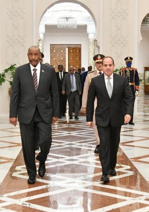 السيسي يستقبل رئيس مجلس السيادة الانتقالي السوداني
