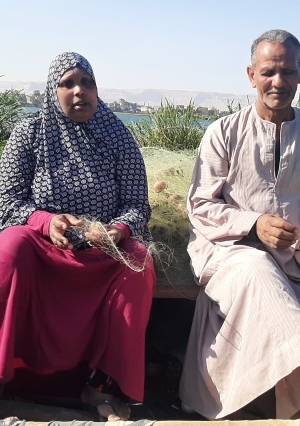رحلة كفاح صياد وزوجته في نهر النيل بقنا