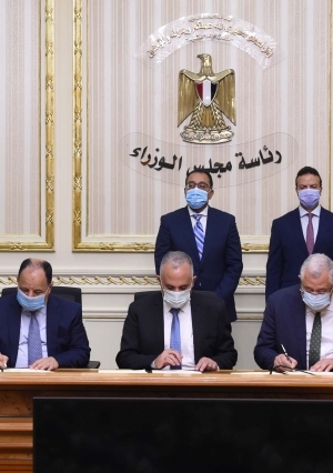 توقيع عدد من الاتفاقيات بمجلس الوزراء تصوير سليمان العطيفى