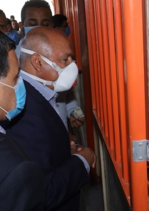 وزير النقل يتفقد مترو الأنفاق عقب قرار تطبيق ارتداء الكمامة إجبارياً