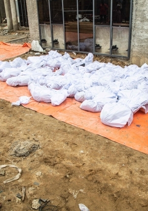صلاة الجنازة على ضحايا حادث اندلاع حريق بإحدى مدارس العاصمة الليبيرية "مونروفيا"