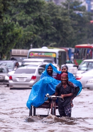 الأمطار الغزيرة تغرق بنجلاديش
